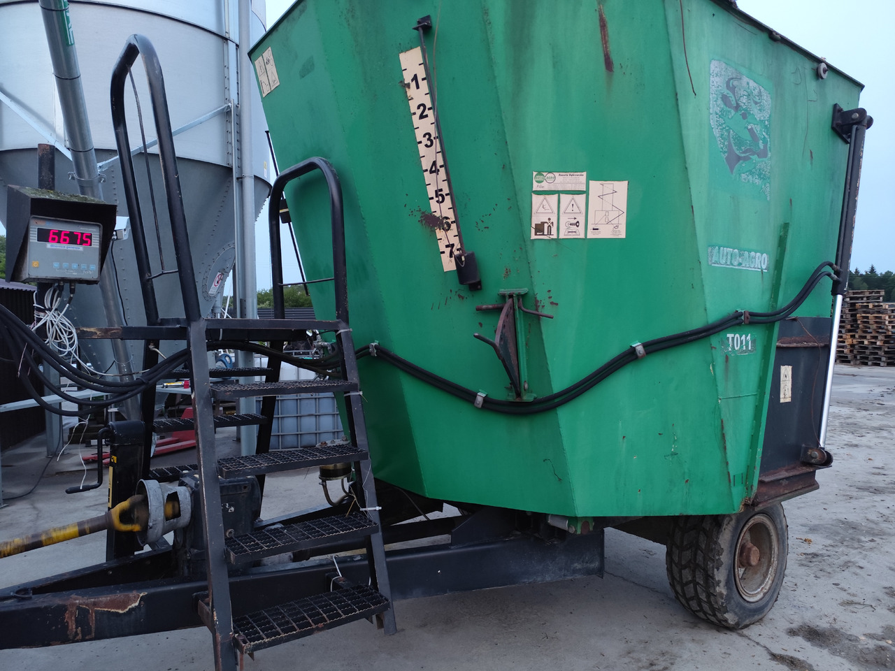 Auto-Agro T-011 - Misturadora Alimentadora: foto 1 Auto-Agro T-011 - Misturadora Alimentadora: foto 1