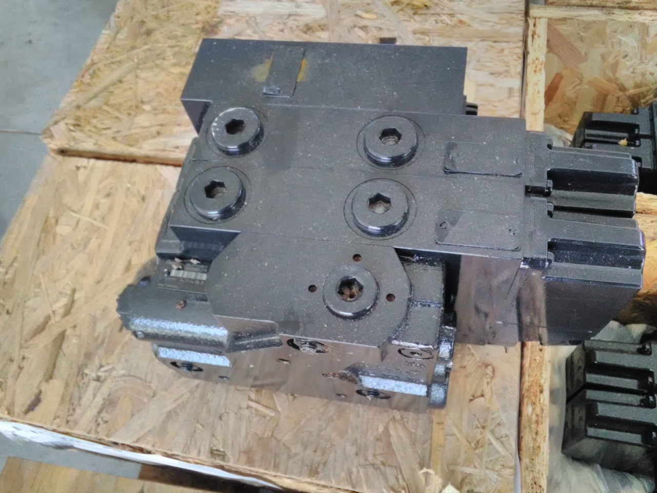 CNH 47433959 - Válvula por Máquina agrícola: foto 4 CNH 47433959 - Válvula por Máquina agrícola: foto 4