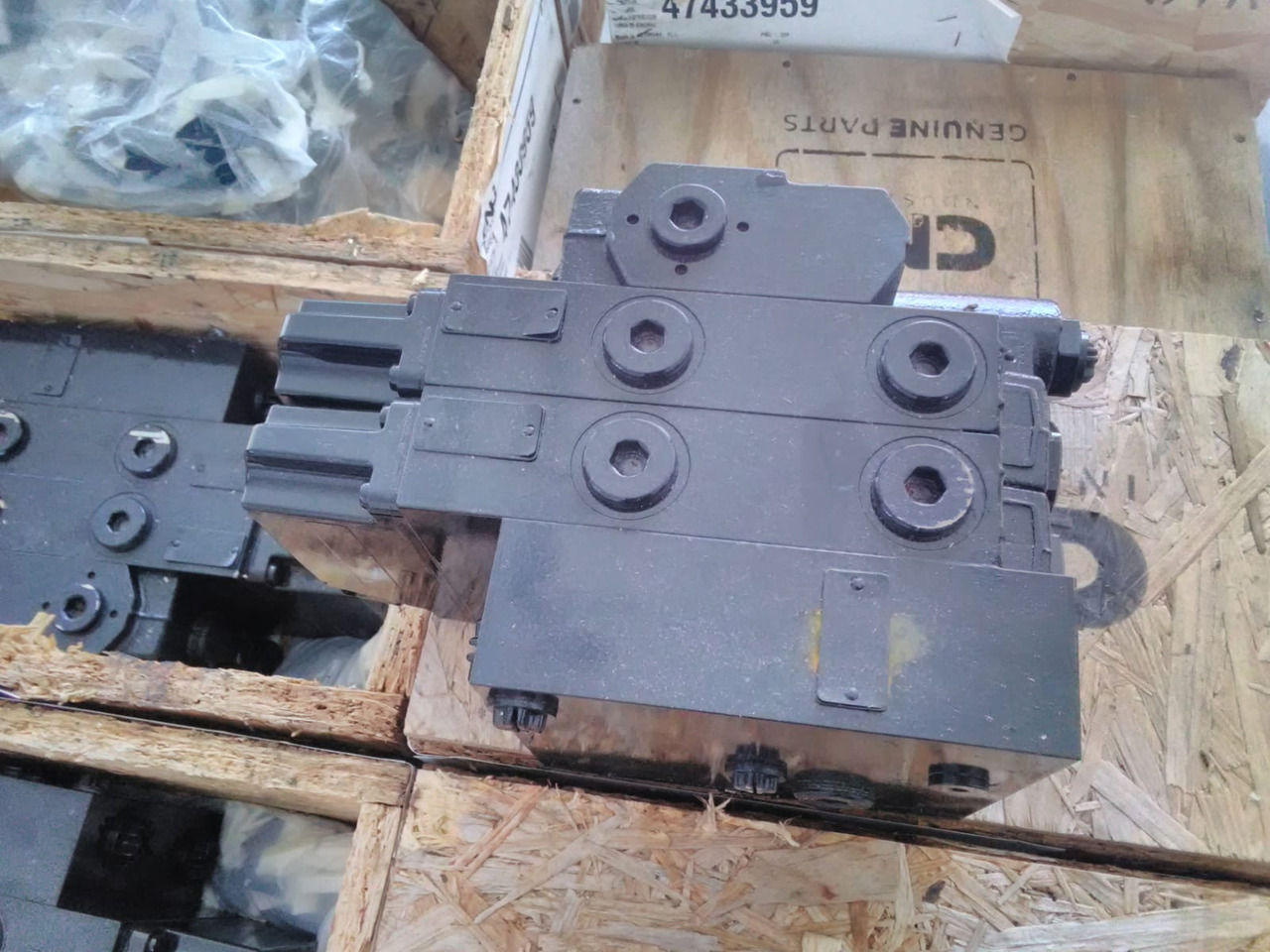 CNH 47433959 - Válvula por Máquina agrícola: foto 3 CNH 47433959 - Válvula por Máquina agrícola: foto 3