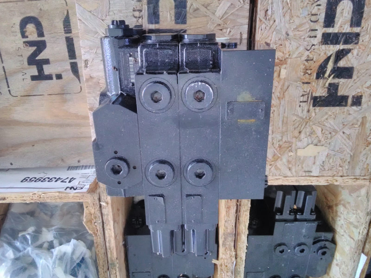 CNH 47433959 - Válvula por Máquina agrícola: foto 5 CNH 47433959 - Válvula por Máquina agrícola: foto 5