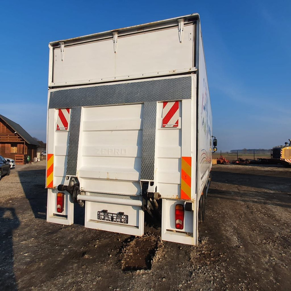DAF CF 65.220 - Camião furgão: foto 4 DAF CF 65.220 - Camião furgão: foto 4