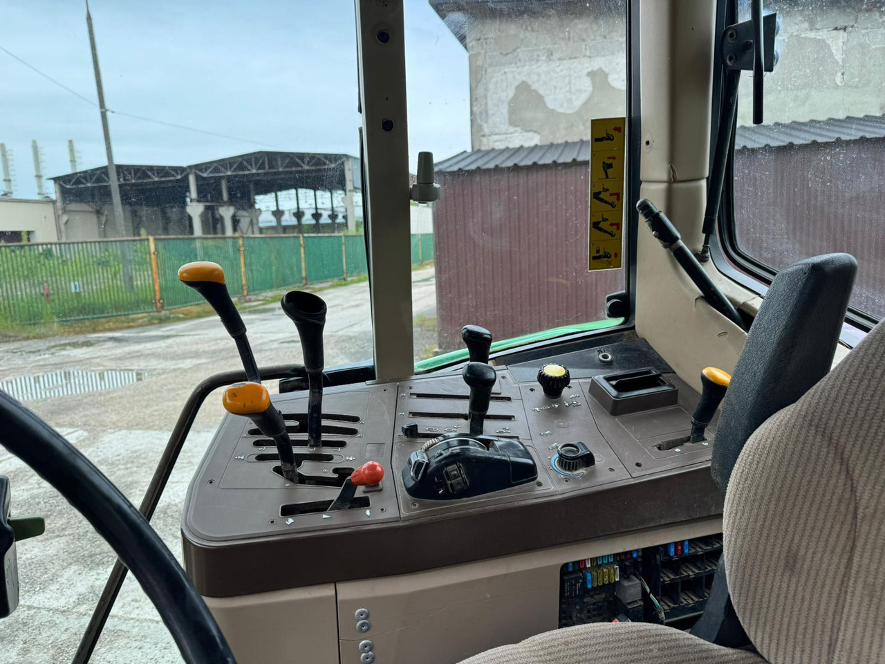 JOHN DEERE 6110 - Trator: foto 4 JOHN DEERE 6110 - Trator: foto 4