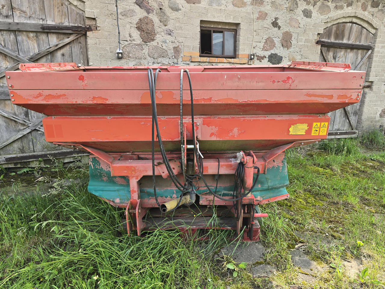 KVERNELAND DS-M 1500 L / 24 m - Distribuidor de fertilizantes: foto 2 KVERNELAND DS-M 1500 L / 24 m - Distribuidor de fertilizantes: foto 2