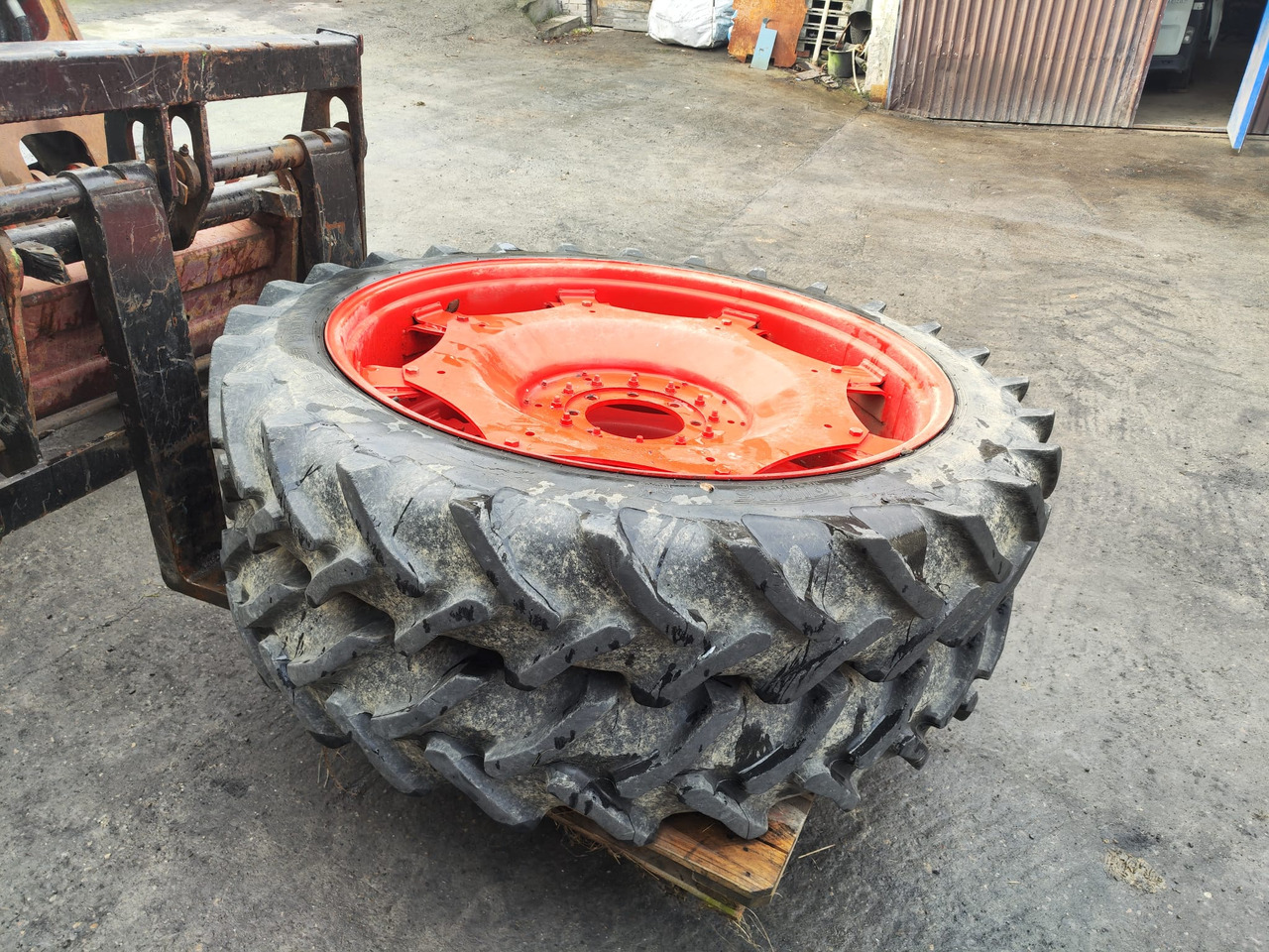 Koła 2 szt. felgi + opony TAURUS 11.2 R48 (fendt 312) - Roda completa por Máquina agrícola: foto 4 Koła 2 szt. felgi + opony TAURUS 11.2 R48 (fendt 312) - Roda completa por Máquina agrícola: foto 4
