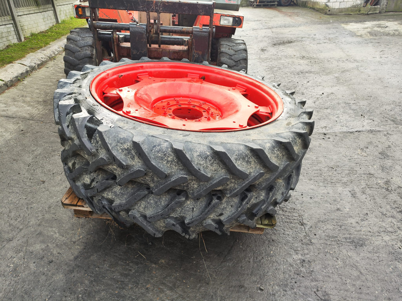 Koła 2 szt. felgi + opony TAURUS 11.2 R48 (fendt 312) - Roda completa por Máquina agrícola: foto 1 Koła 2 szt. felgi + opony TAURUS 11.2 R48 (fendt 312) - Roda completa por Máquina agrícola: foto 1