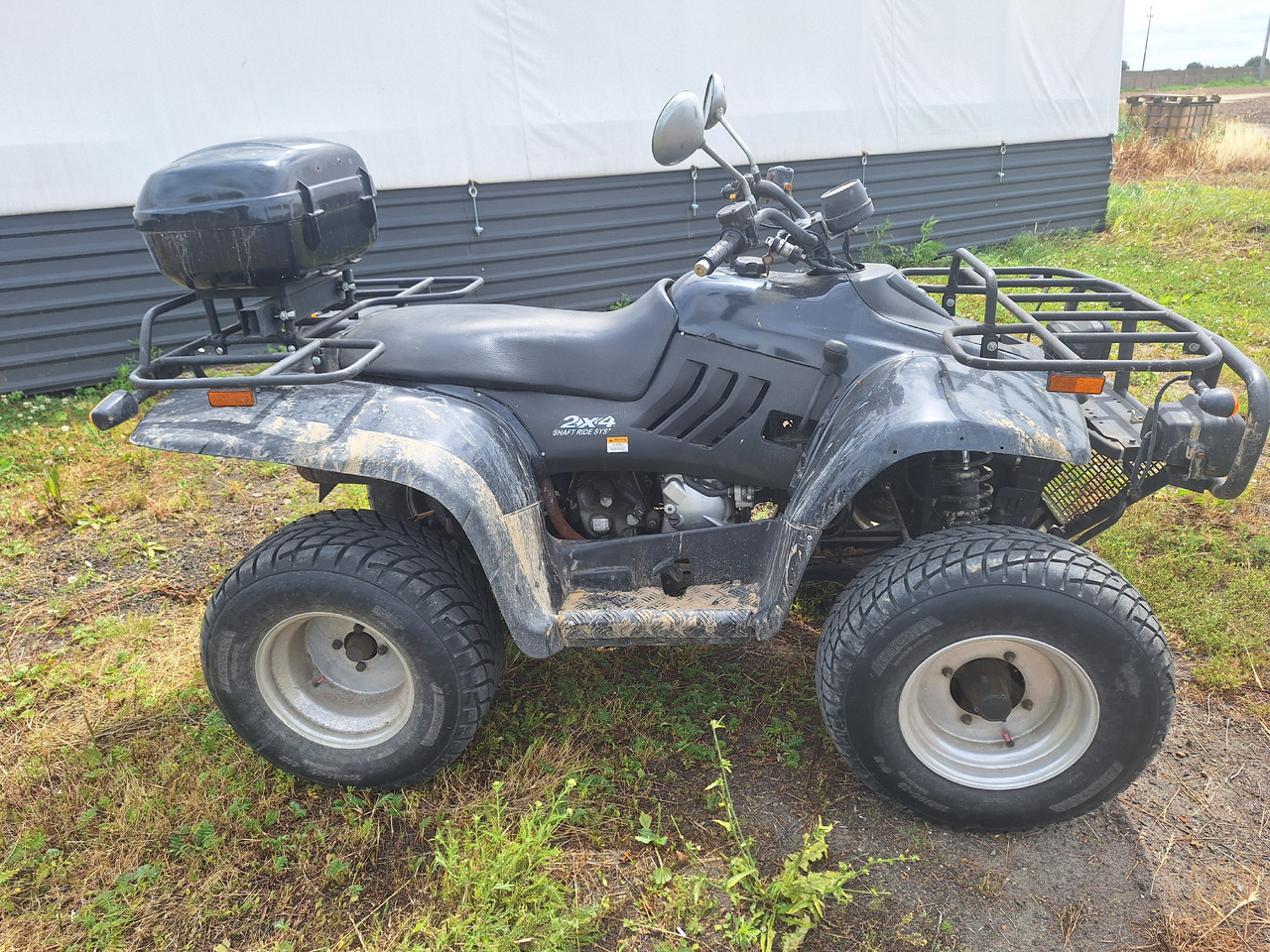 Automóvel Linhai: foto 1