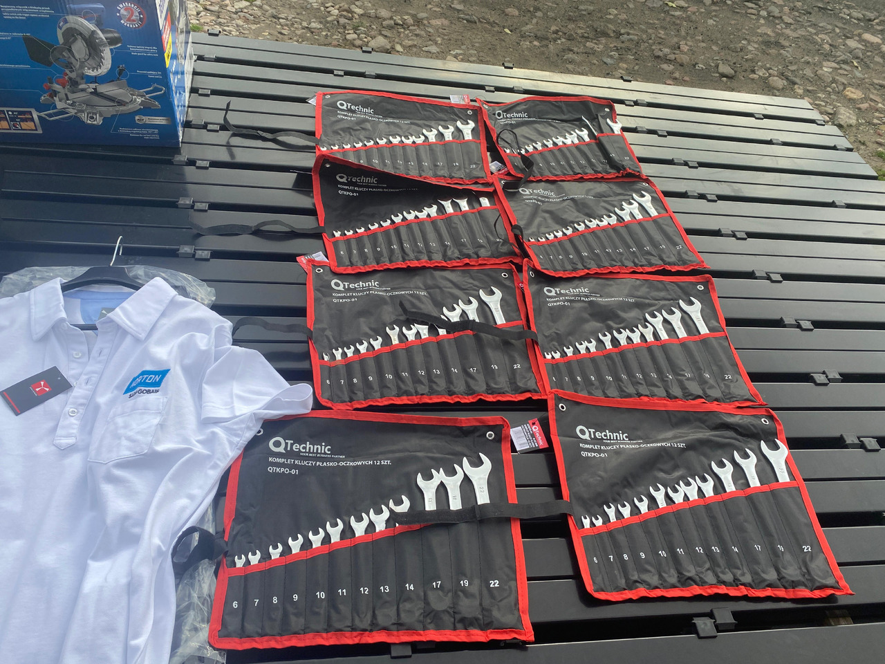 Norton, Dedra ukośnica, zestaw kluczy, lampa z czujnikiem, koszulka Polo - Máquina de outro: foto 3 Norton, Dedra ukośnica, zestaw kluczy, lampa z czujnikiem, koszulka Polo - Máquina de outro: foto 3