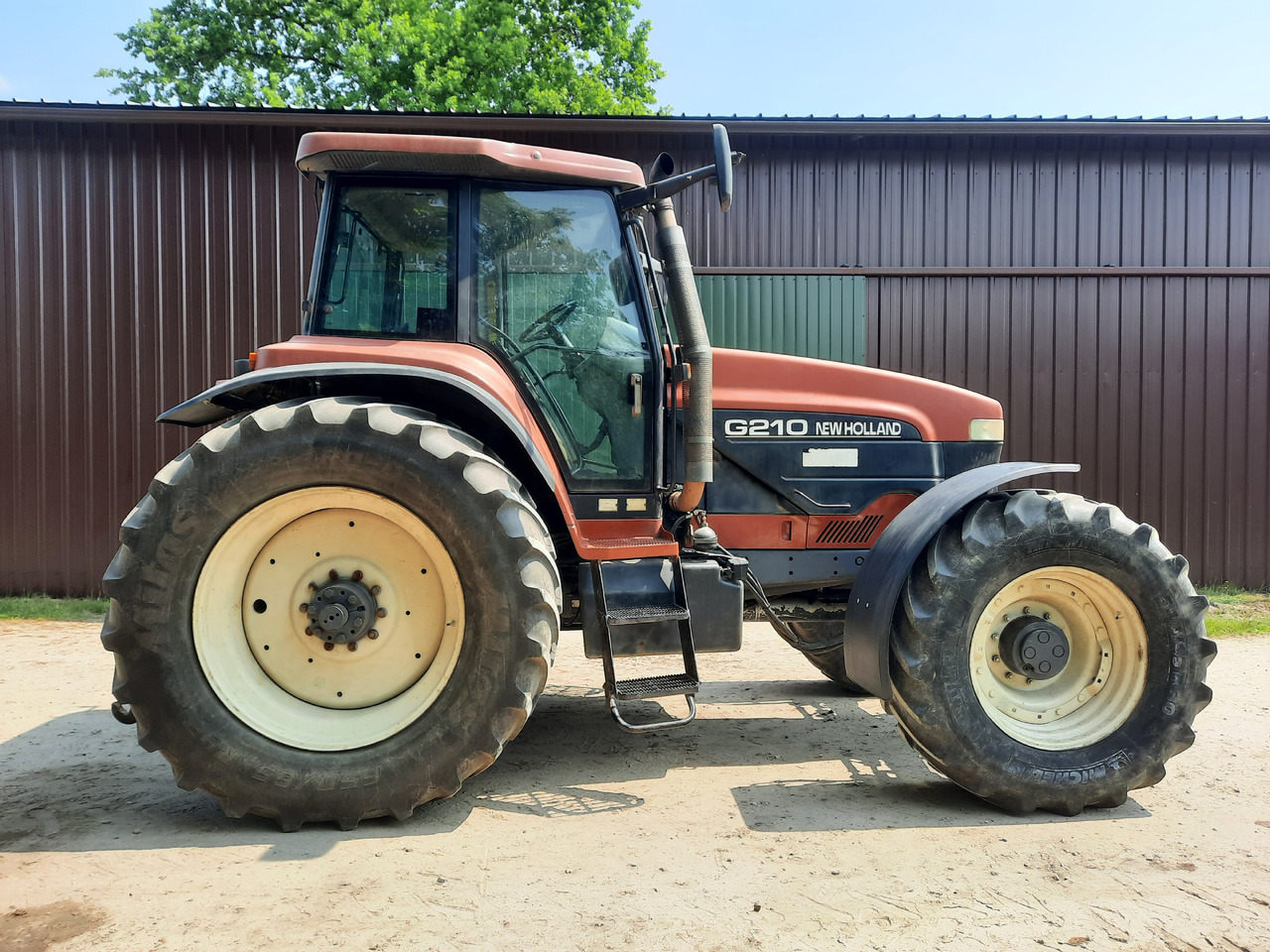 NEW HOLLAND G210 - Trator: foto 4 NEW HOLLAND G210 - Trator: foto 4