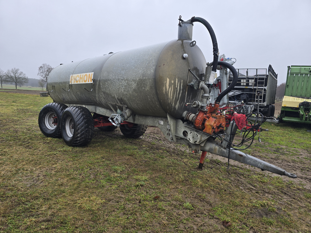 PICHON S.A. TL15 - Cisterna de chorume: foto 1 PICHON S.A. TL15 - Cisterna de chorume: foto 1