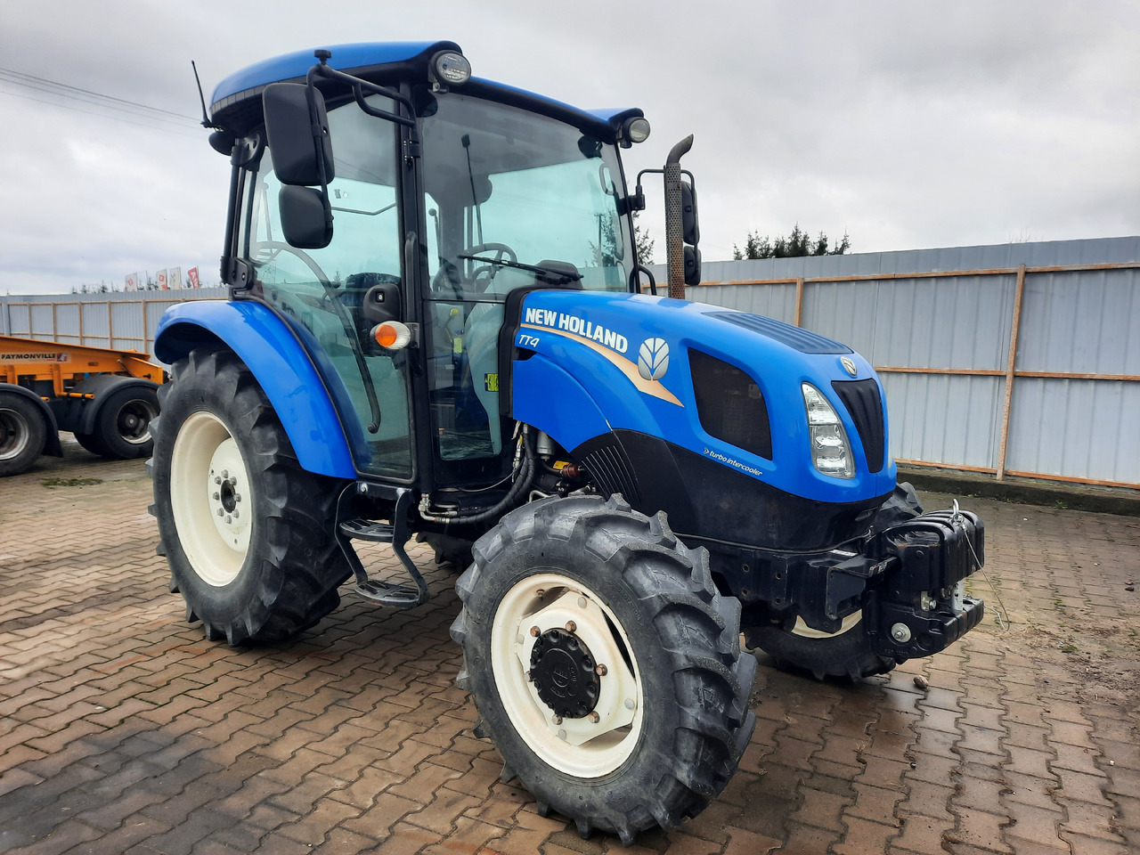 New-holland T4.65 - Trator: foto 1 New-holland T4.65 - Trator: foto 1