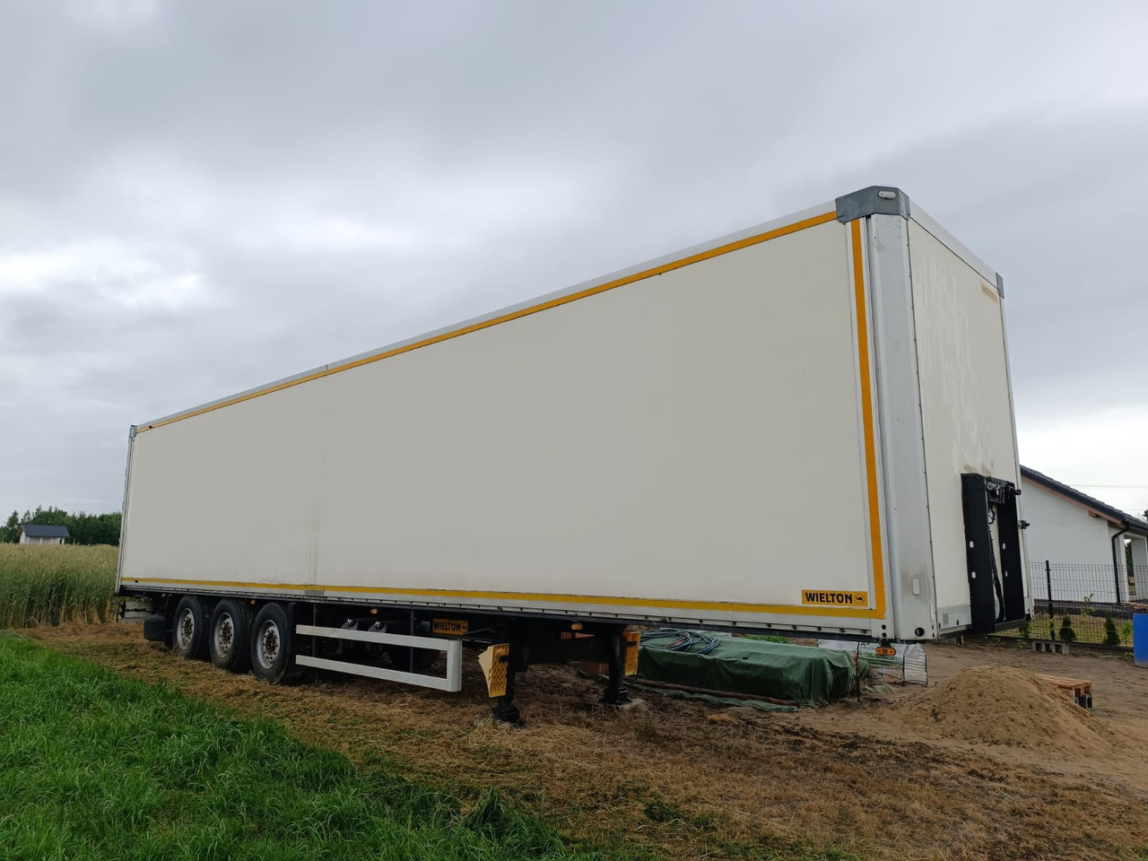 Wielton NS34FT - Semi-reboque furgão: foto 1 Wielton NS34FT - Semi-reboque furgão: foto 1