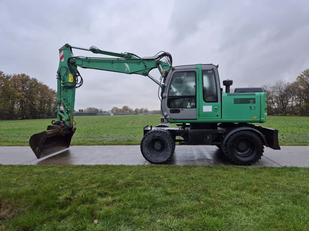 HITACHI ZX 130 W - Escavadeira de rodas: foto 1 HITACHI ZX 130 W - Escavadeira de rodas: foto 1