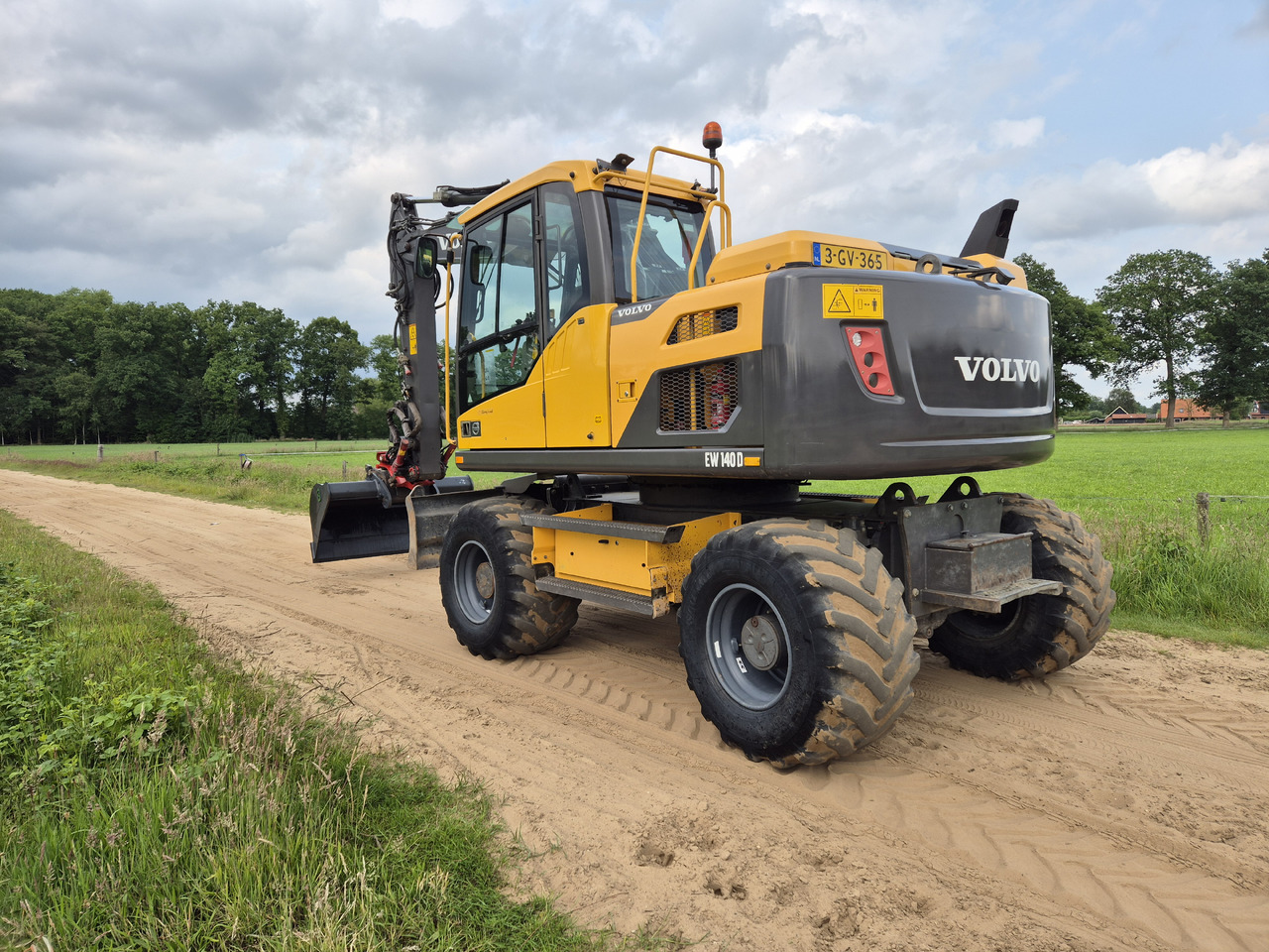 VOLVO EW 140 D - Escavadeira de rodas: foto 2 VOLVO EW 140 D - Escavadeira de rodas: foto 2