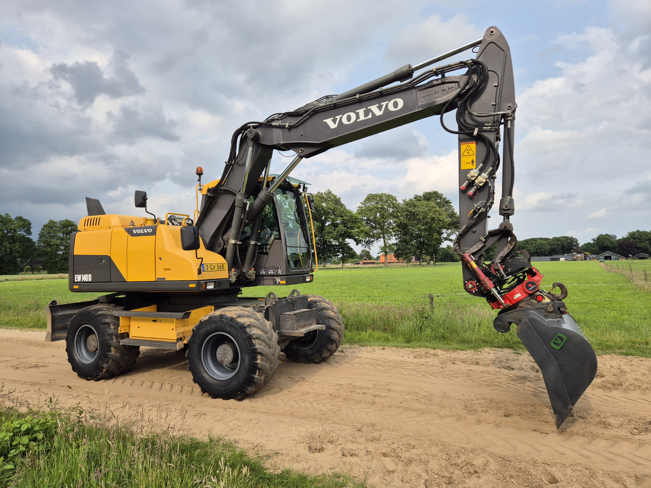 VOLVO EW 140 D Rototilt - Escavadeira de rodas: foto 2 VOLVO EW 140 D Rototilt - Escavadeira de rodas: foto 2