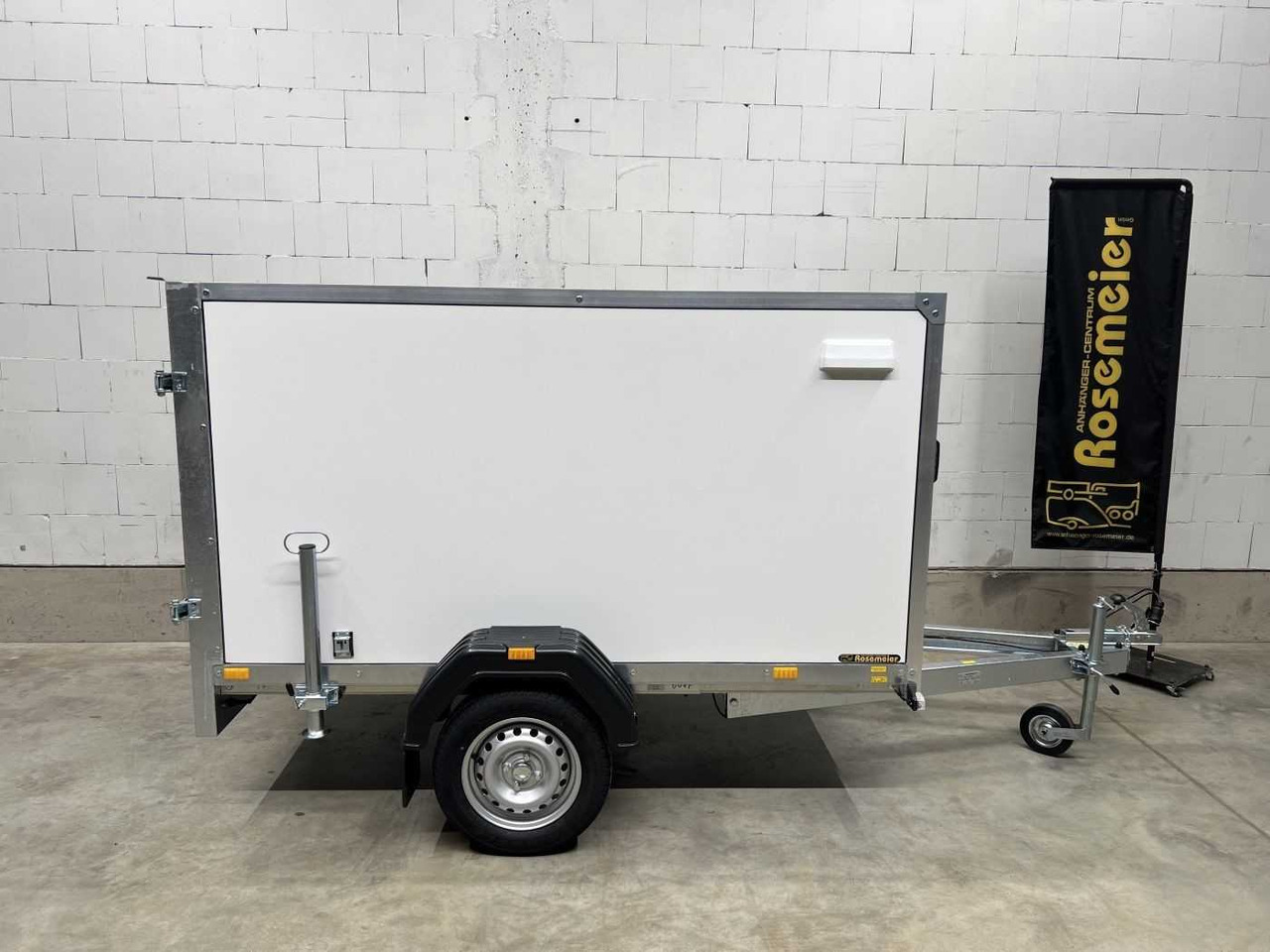 CHEVAL LIBERTE DEBON C220 Roadster Kofferanhänger - Reboque furgão: foto 2 CHEVAL LIBERTE DEBON C220 Roadster Kofferanhänger - Reboque furgão: foto 2