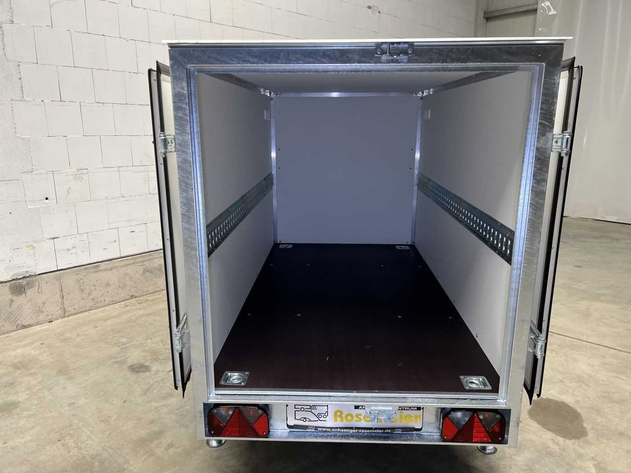 CHEVAL LIBERTE DEBON C220 Roadster Kofferanhänger - Reboque furgão: foto 5 CHEVAL LIBERTE DEBON C220 Roadster Kofferanhänger - Reboque furgão: foto 5