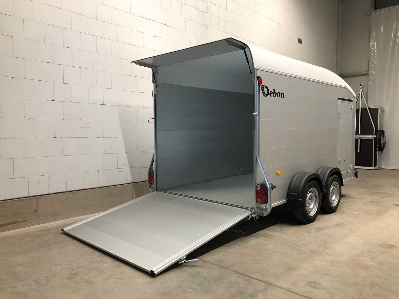 CHEVAL LIBERTE DEBON C700 Roadster Kofferanhänger - Reboque furgão: foto 5 CHEVAL LIBERTE DEBON C700 Roadster Kofferanhänger - Reboque furgão: foto 5