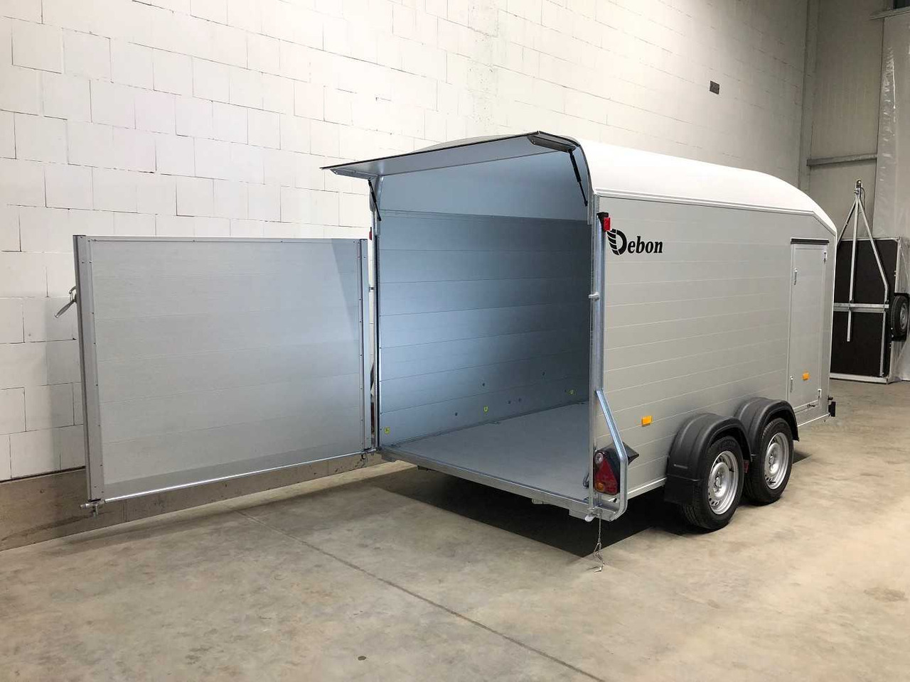 CHEVAL LIBERTE DEBON C700 Roadster Kofferanhänger - Reboque furgão: foto 3 CHEVAL LIBERTE DEBON C700 Roadster Kofferanhänger - Reboque furgão: foto 3