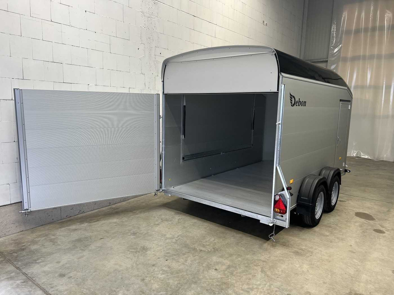 CHEVAL LIBERTE DEBON C700 Roadster Verk.Kl Tür Kofferanhänger - Reboque furgão: foto 4 CHEVAL LIBERTE DEBON C700 Roadster Verk.Kl Tür Kofferanhänger - Reboque furgão: foto 4