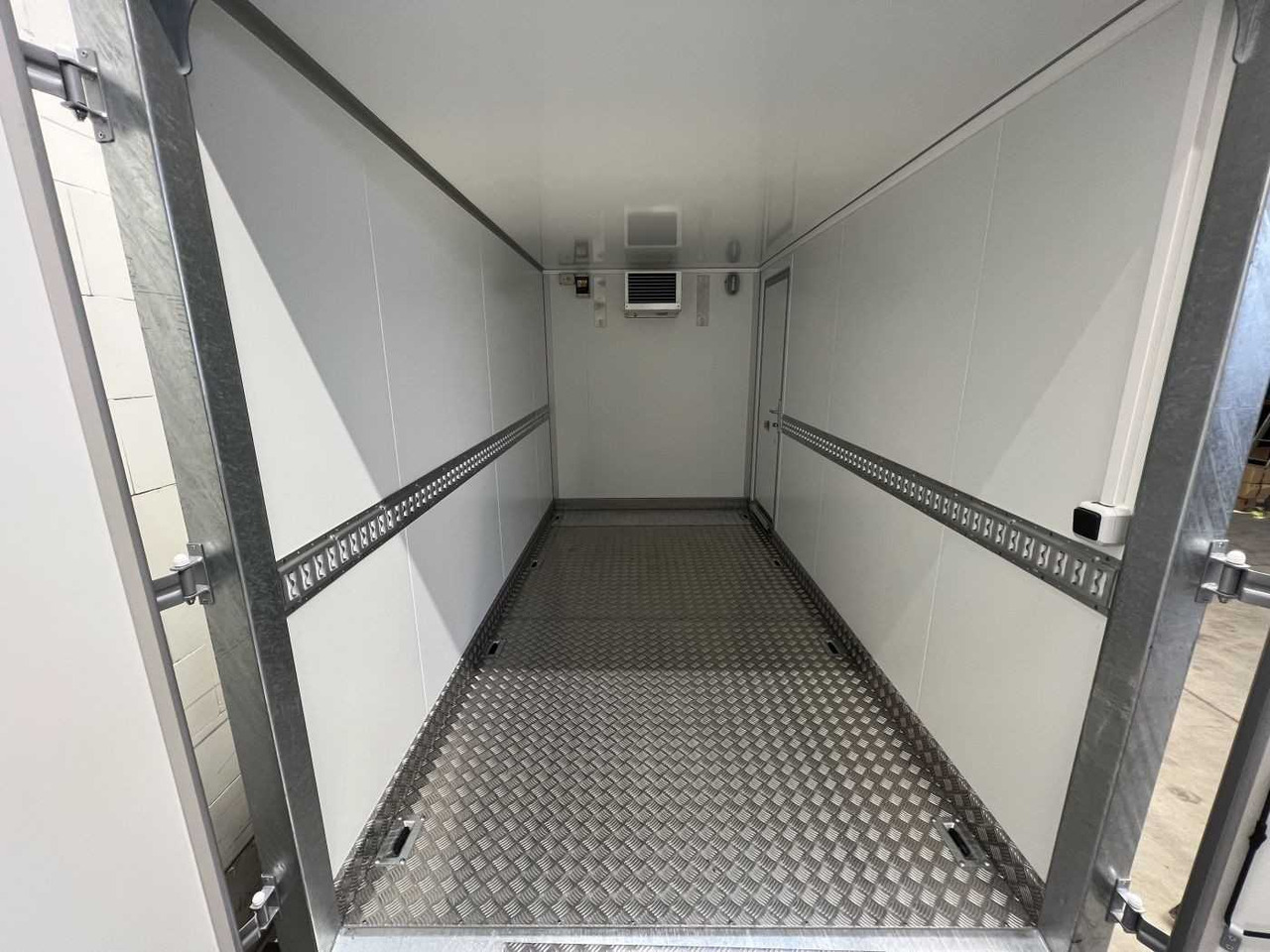 VEZEKO TK C 30.35 KH Rampe ausziehbar Kühlanhänger - Reboque frigorífico: foto 5 VEZEKO TK C 30.35 KH Rampe ausziehbar Kühlanhänger - Reboque frigorífico: foto 5
