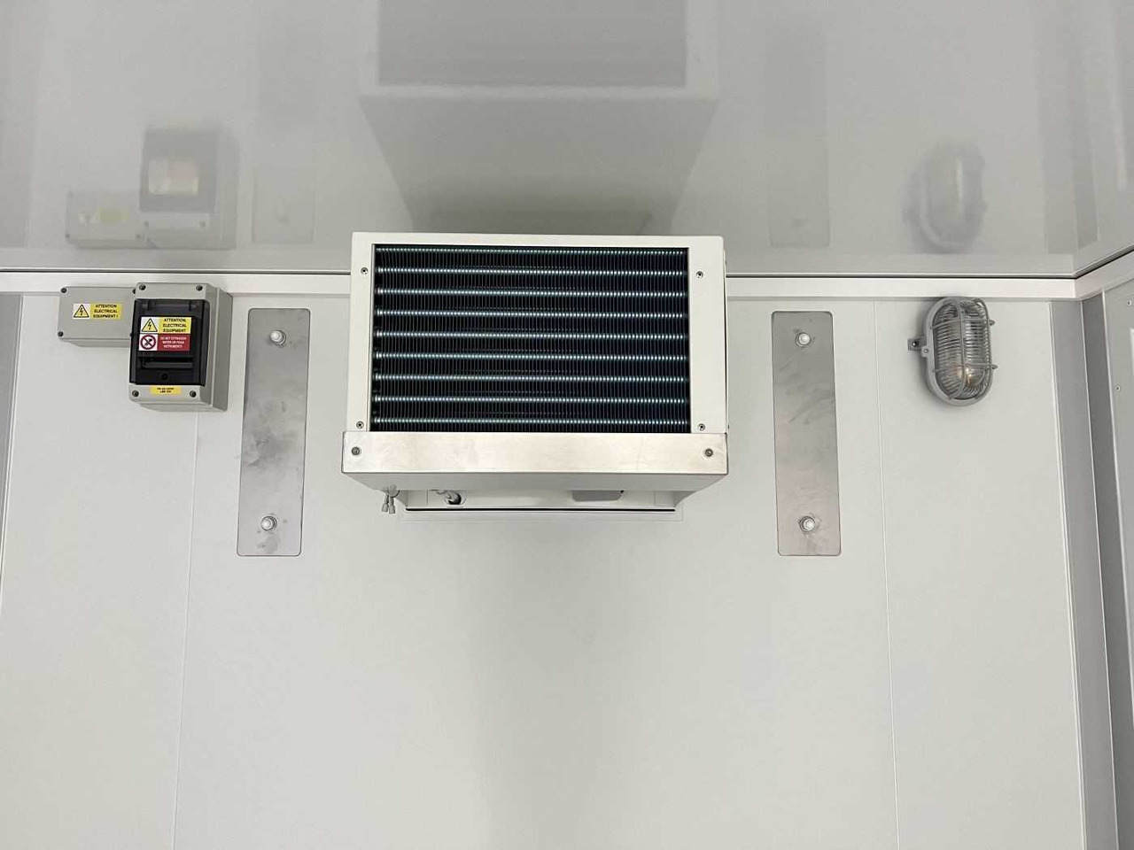 VEZEKO TK C 30.35 KH Rampe ausziehbar Kühlanhänger - Reboque frigorífico: foto 5 VEZEKO TK C 30.35 KH Rampe ausziehbar Kühlanhänger - Reboque frigorífico: foto 5