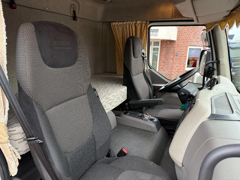 DAF LF 210 LF210 4X2 / Slaapcabine / 11.990KG / D'hollandia 1.50KG / DAF dealer onderhoud - Camião furgão: foto 5 DAF LF 210 LF210 4X2 / Slaapcabine / 11.990KG / D'hollandia 1.50KG / DAF dealer onderhoud - Camião furgão: foto 5