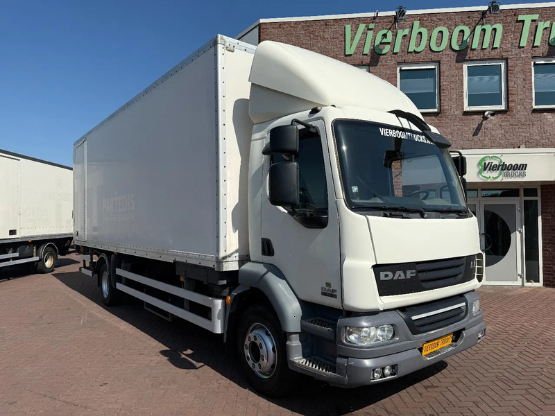 DAF LF 55.250 LF55-250 Box with lift / Manual gearbox Euro5 - Camião furgão: foto 1 DAF LF 55.250 LF55-250 Box with lift / Manual gearbox Euro5 - Camião furgão: foto 1
