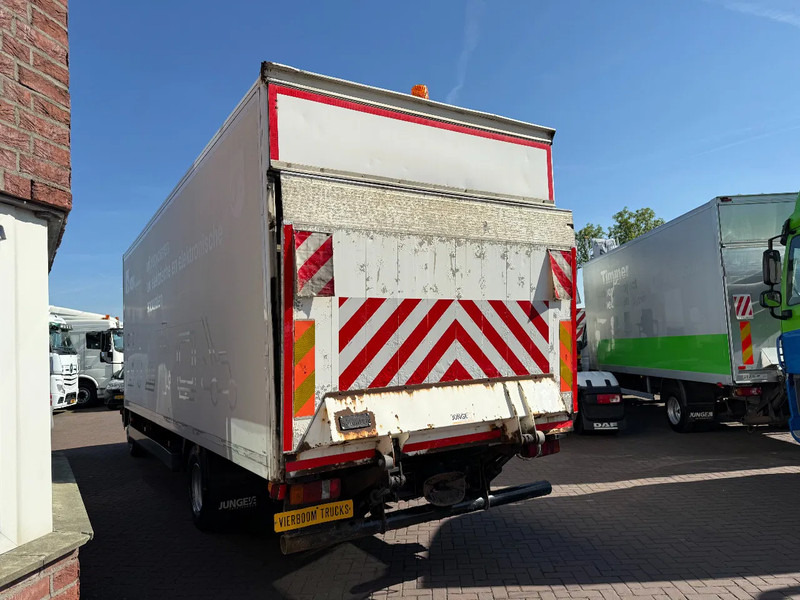 MAN LE LE 12-220 Koffer mit Ladebordwand Euro3 Schaltgetriene - Camião furgão: foto 4 MAN LE LE 12-220 Koffer mit Ladebordwand Euro3 Schaltgetriene - Camião furgão: foto 4