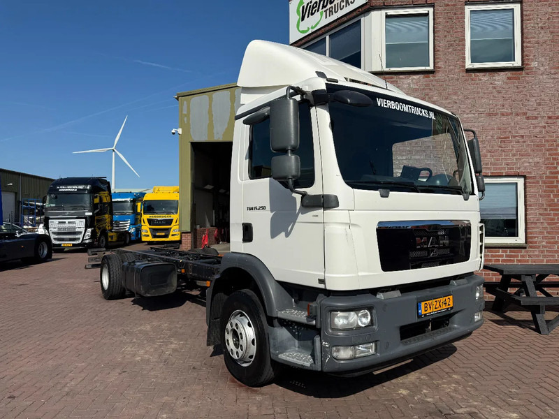 Camião chassi MAN TGM 15.250 TGM 15.250 4X2 BL / PTO-Nebenantrieb / voll MAN Service / Top Zustand !!: foto 1