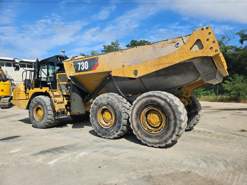 Caminhão articulado CATERPILLAR 730: foto 1