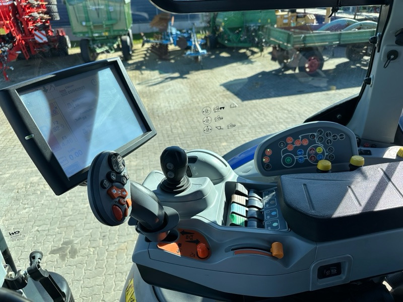 New Holland T7.245 AC AutoCommand - Trator: foto 5 New Holland T7.245 AC AutoCommand - Trator: foto 5