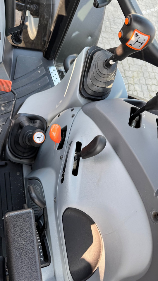 Steyr 4095 Kompakt Ecotech - Trator: foto 2 Steyr 4095 Kompakt Ecotech - Trator: foto 2