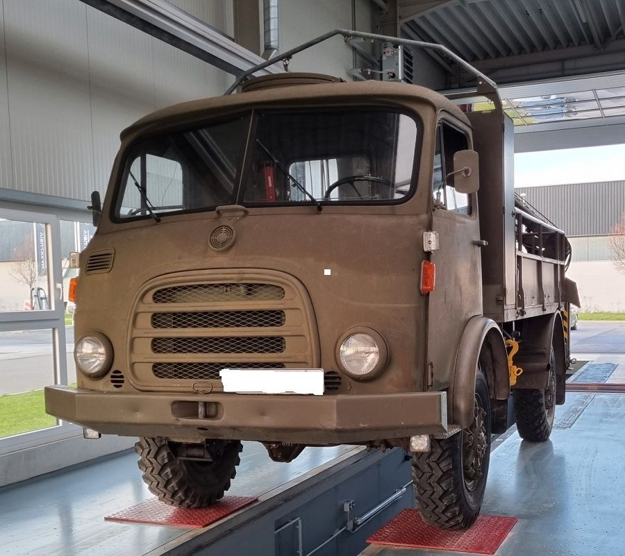 Steyr A 680 G Geländewagen - Camião de caixa aberta/ Plataforma, Camião grua: foto 1 Steyr A 680 G Geländewagen - Camião de caixa aberta/ Plataforma, Camião grua: foto 1