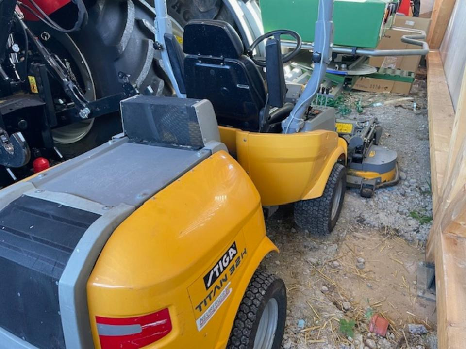 Stiga Titan 26H Diesel-Aufsitzrasenmäher mit Frontmähwerk - Cortador de grama: foto 2 Stiga Titan 26H Diesel-Aufsitzrasenmäher mit Frontmähwerk - Cortador de grama: foto 2