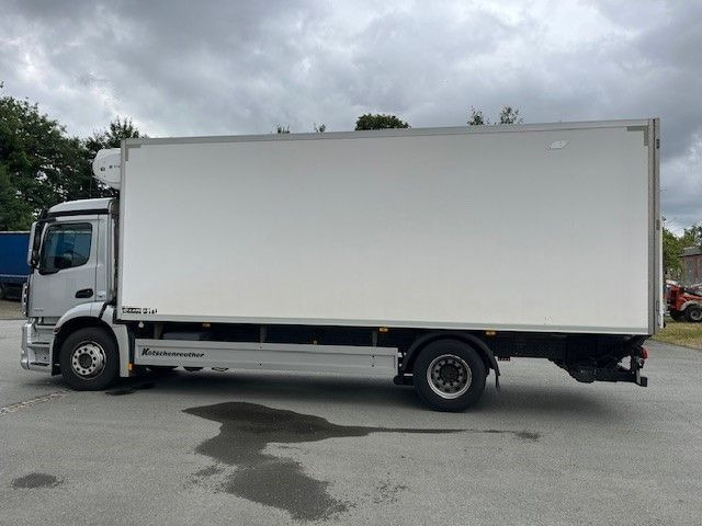 Mercedes-Benz Antos1835 Tiefkühlaufbau Ladebordw. Thermoking - Camião frigorífico: foto 3 Mercedes-Benz Antos1835 Tiefkühlaufbau Ladebordw. Thermoking - Camião frigorífico: foto 3