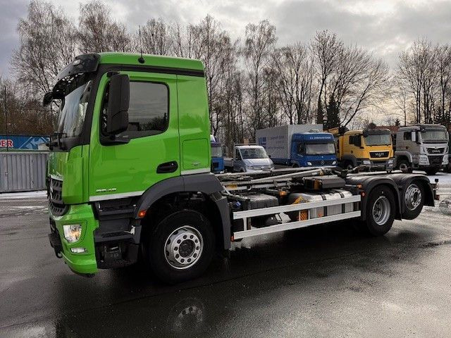 Mercedes-Benz Arocs 2643 Mit Meiller Abrollkipper Top - Camião polibenne: foto 1 Mercedes-Benz Arocs 2643 Mit Meiller Abrollkipper Top - Camião polibenne: foto 1