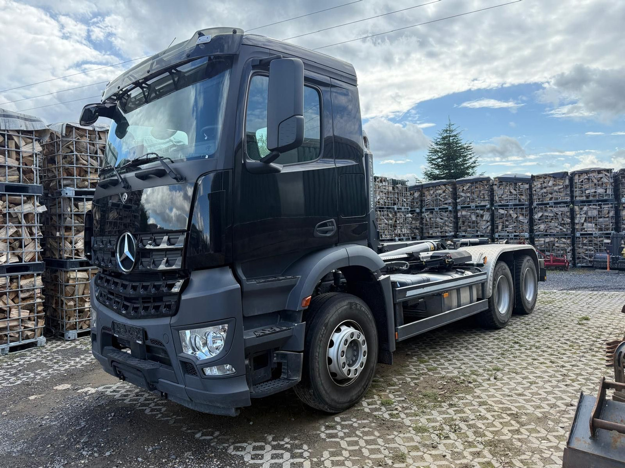 Mercedes-Benz Arocs 5 2648 Meiller Hakenlift 21-60 neuwertig - Camião polibenne: foto 1 Mercedes-Benz Arocs 5 2648 Meiller Hakenlift 21-60 neuwertig - Camião polibenne: foto 1