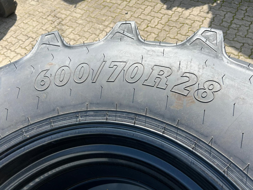 BKT 600/70R28 - 2 Stück - Jantes e pneus por Máquina agrícola: foto 4 BKT 600/70R28 - 2 Stück - Jantes e pneus por Máquina agrícola: foto 4