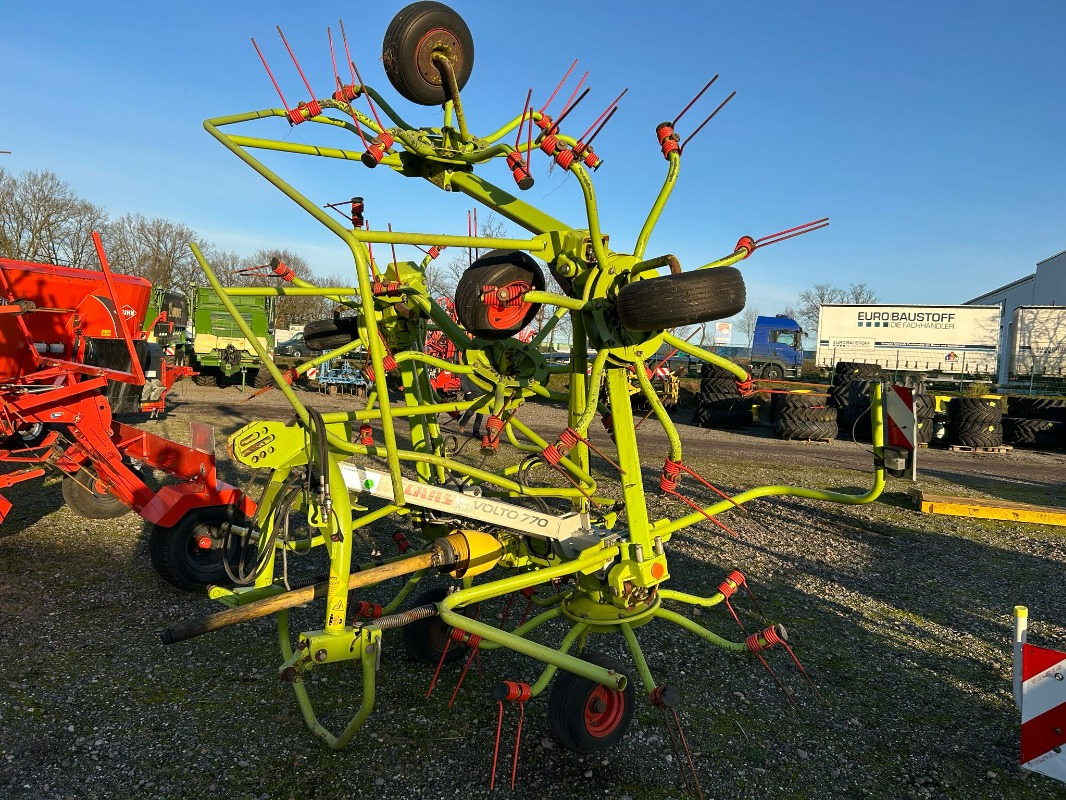 CLAAS Volto 770 - Ancinho enleirador: foto 1 CLAAS Volto 770 - Ancinho enleirador: foto 1