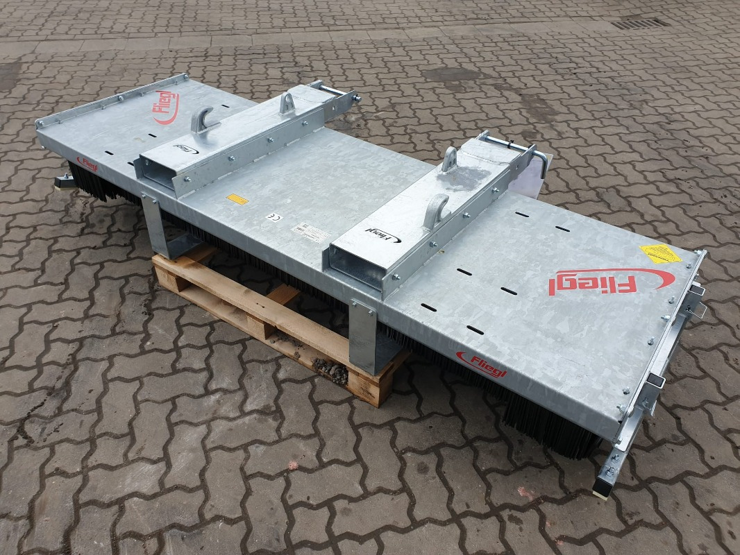 Fliegl Kehrbesen Löwe 1,50m* - Gadanheira: foto 3 Fliegl Kehrbesen Löwe 1,50m* - Gadanheira: foto 3