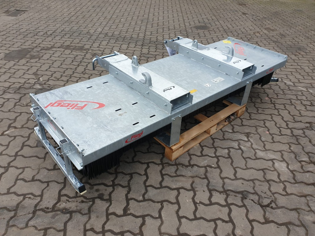 Fliegl Kehrbesen Löwe 1,50m* - Gadanheira: foto 4 Fliegl Kehrbesen Löwe 1,50m* - Gadanheira: foto 4