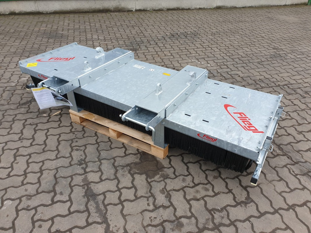 Gadanheira novo Fliegl Kehrbesen Löwe 3,00m*: foto 1