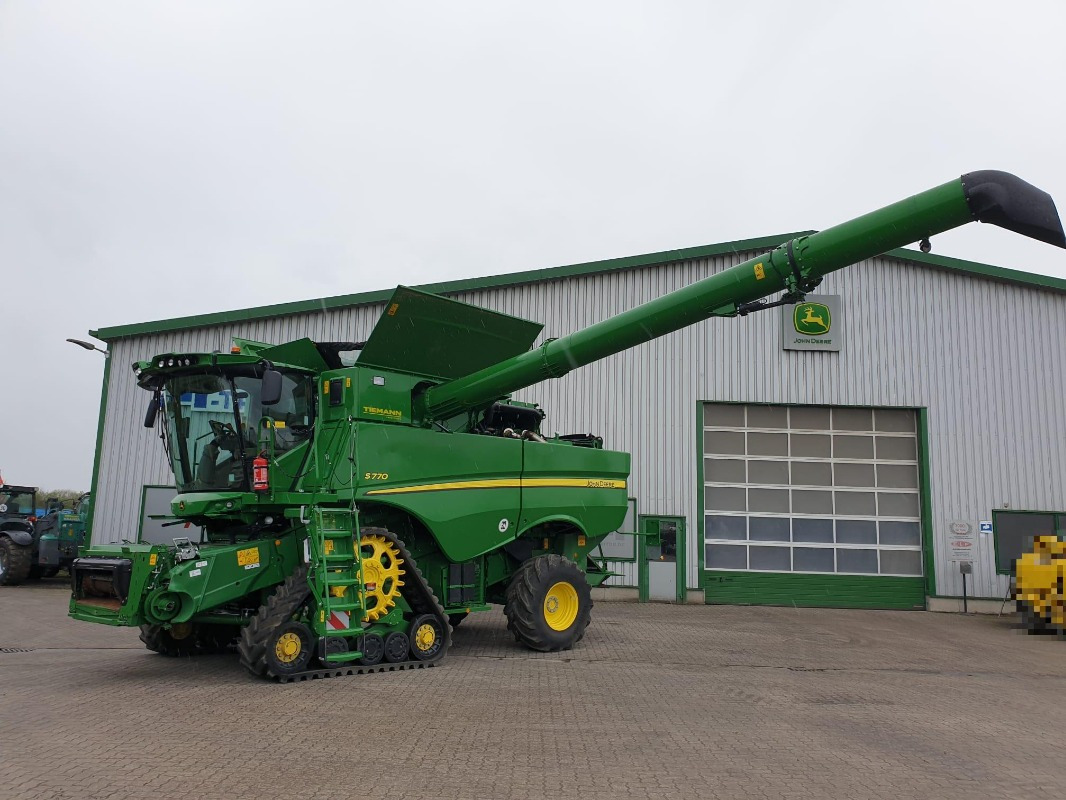 John Deere S770 - Ceifeira debulhadora: foto 1 John Deere S770 - Ceifeira debulhadora: foto 1