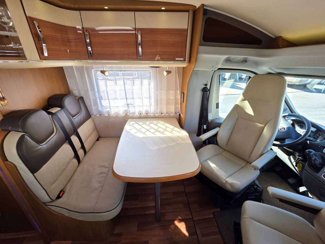 Autocaravana perfilada HYMER / ERIBA / HYMERCAR T 674 SL - Einzelbetten - auto.Sat/TV - Solar -: foto 17