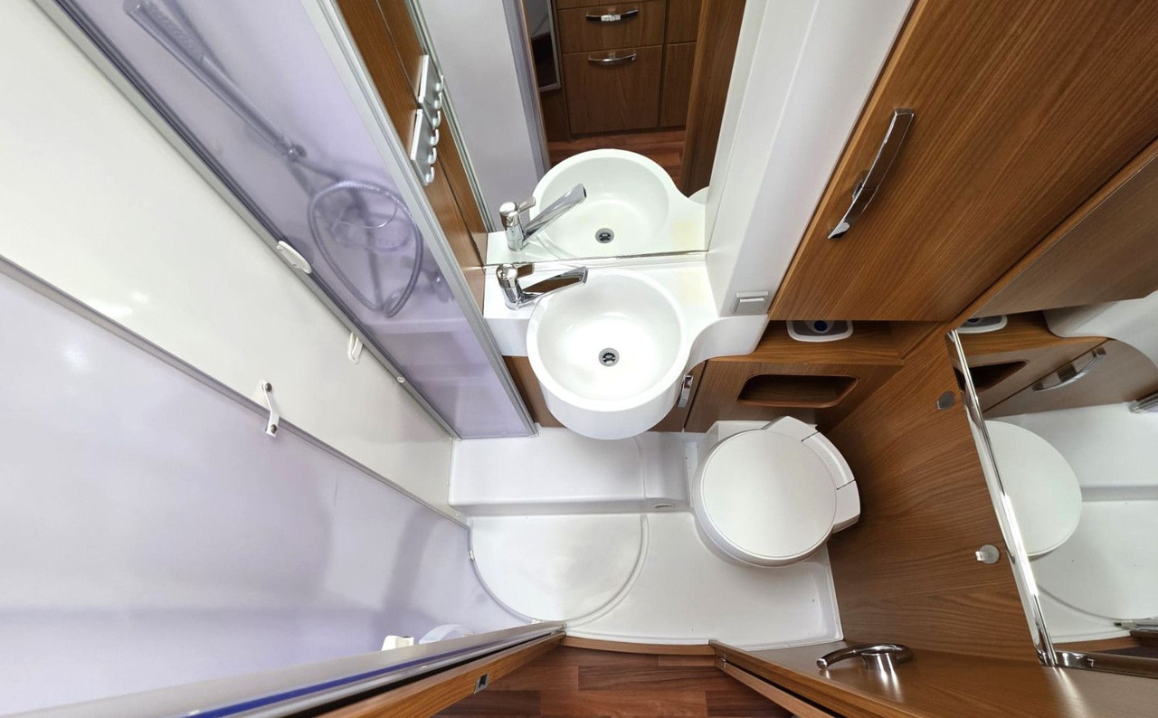 Autocaravana perfilada HYMER / ERIBA / HYMERCAR T 674 SL - Einzelbetten - auto.Sat/TV - Solar -: foto 9
