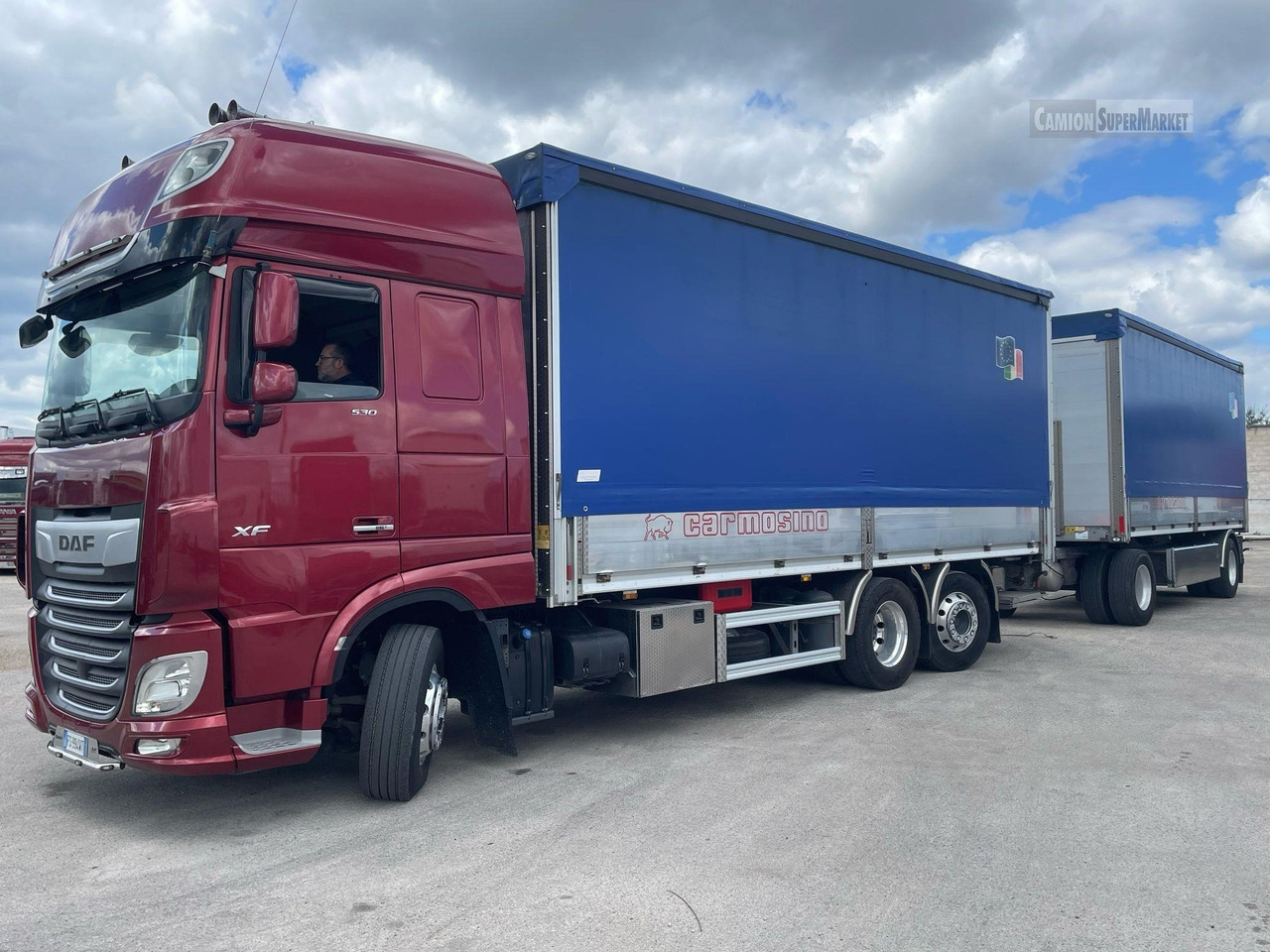 DAF XF530 - Camião de lona: foto 1 DAF XF530 - Camião de lona: foto 1
