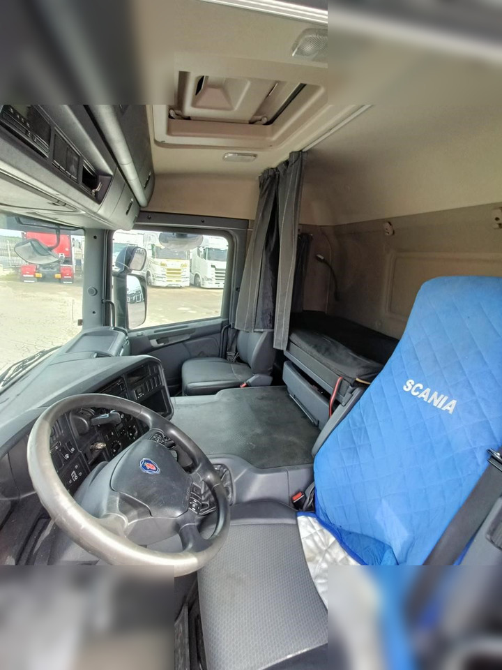 Fotografia de interior 1: Tractor SCANIA P450
