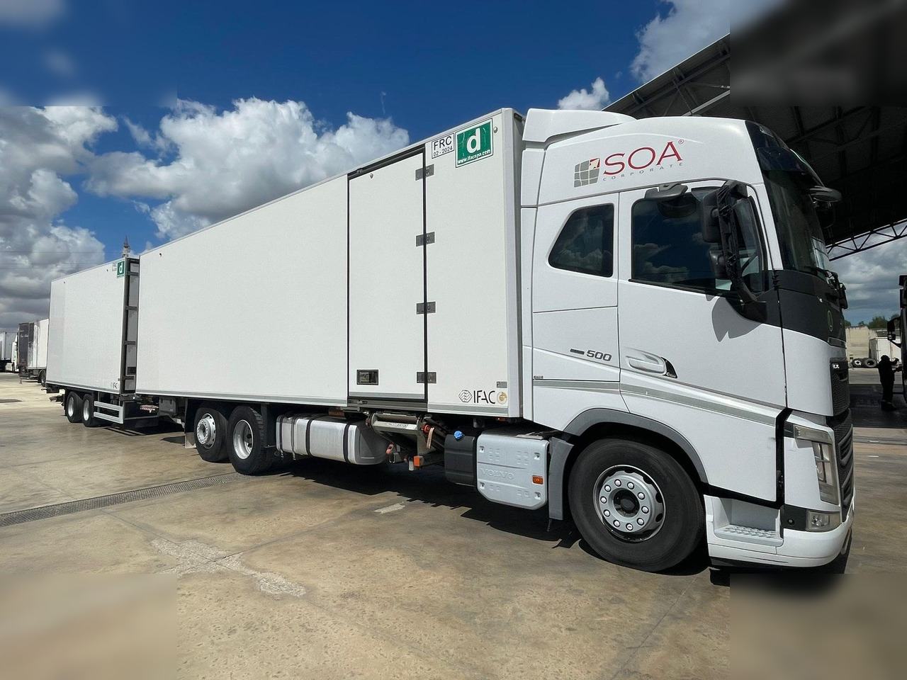 VOLVO FH500 - Camião frigorífico: foto 1 VOLVO FH500 - Camião frigorífico: foto 1
