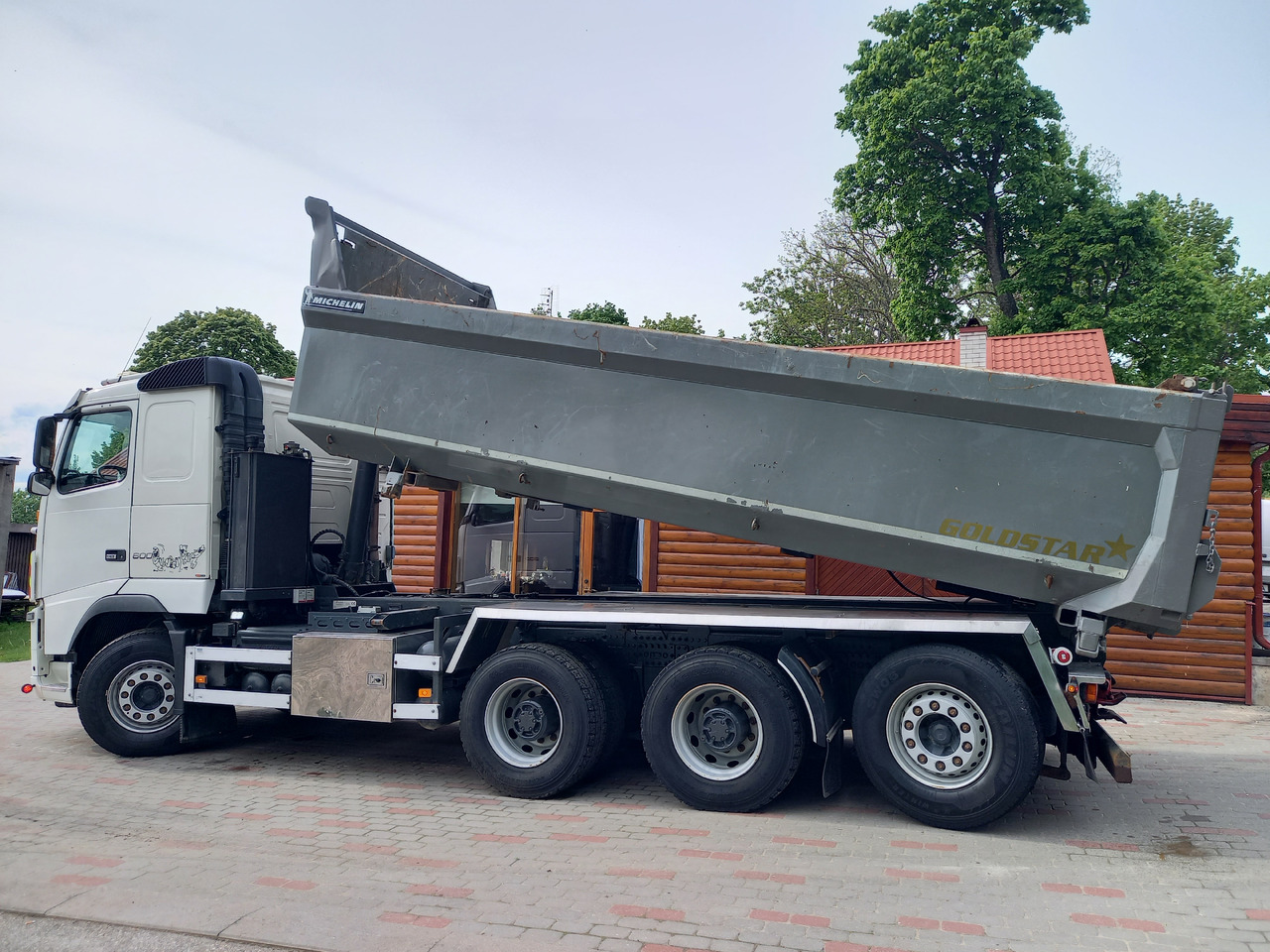 VOLVO FH16, 8x4, BIG AXLES, RETARDER, GW 39500 KG - Camião basculante: foto 2 VOLVO FH16, 8x4, BIG AXLES, RETARDER, GW 39500 KG - Camião basculante: foto 2