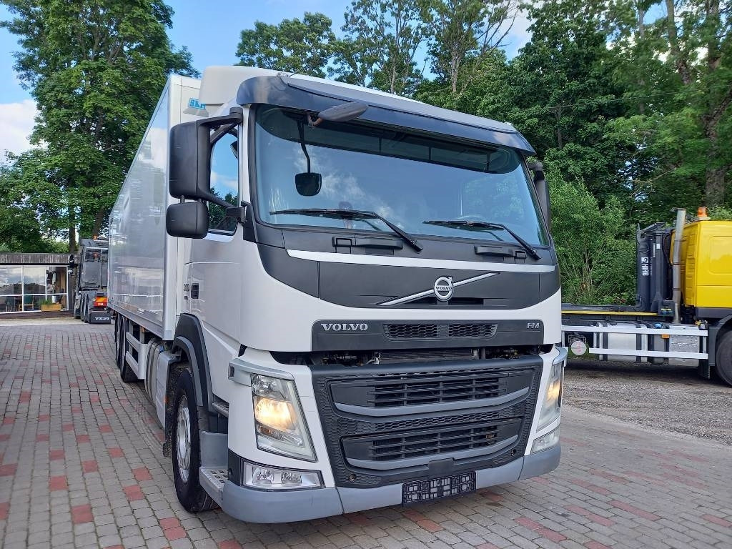 Volvo FM 330, 6x2, CARRIER SUPRA 950 U - Camião frigorífico: foto 4 Volvo FM 330, 6x2, CARRIER SUPRA 950 U - Camião frigorífico: foto 4